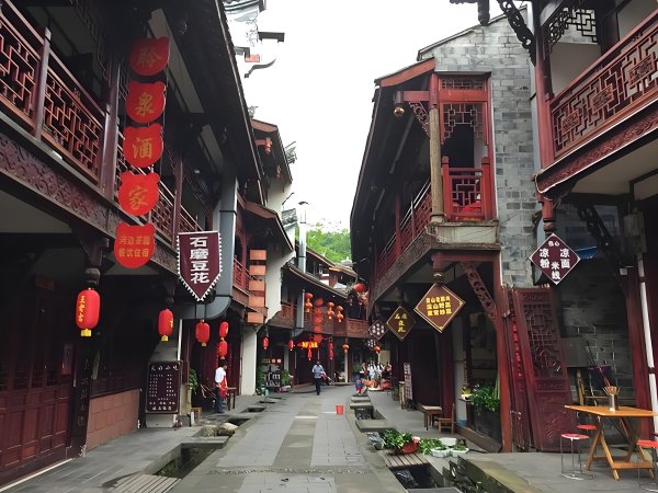 开云(中国)kaiyun网页版登录入口甚而有搭客发现床围有外