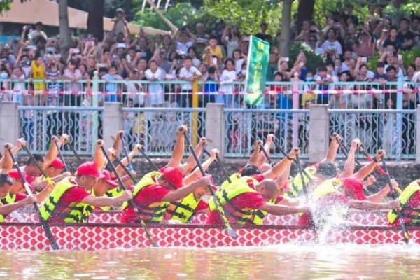 开云体育佛山、广州、深圳的江河两岸也站满了不雅众-开云「中国」kaiyun体育网址-登录入口
